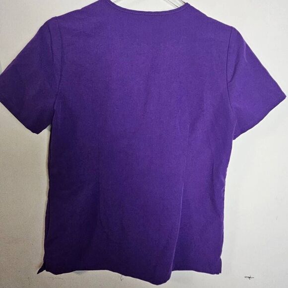 Figs FW100 Casma Three-Pocket Scrub Top Small Purple Grape - Picture 3 of 4